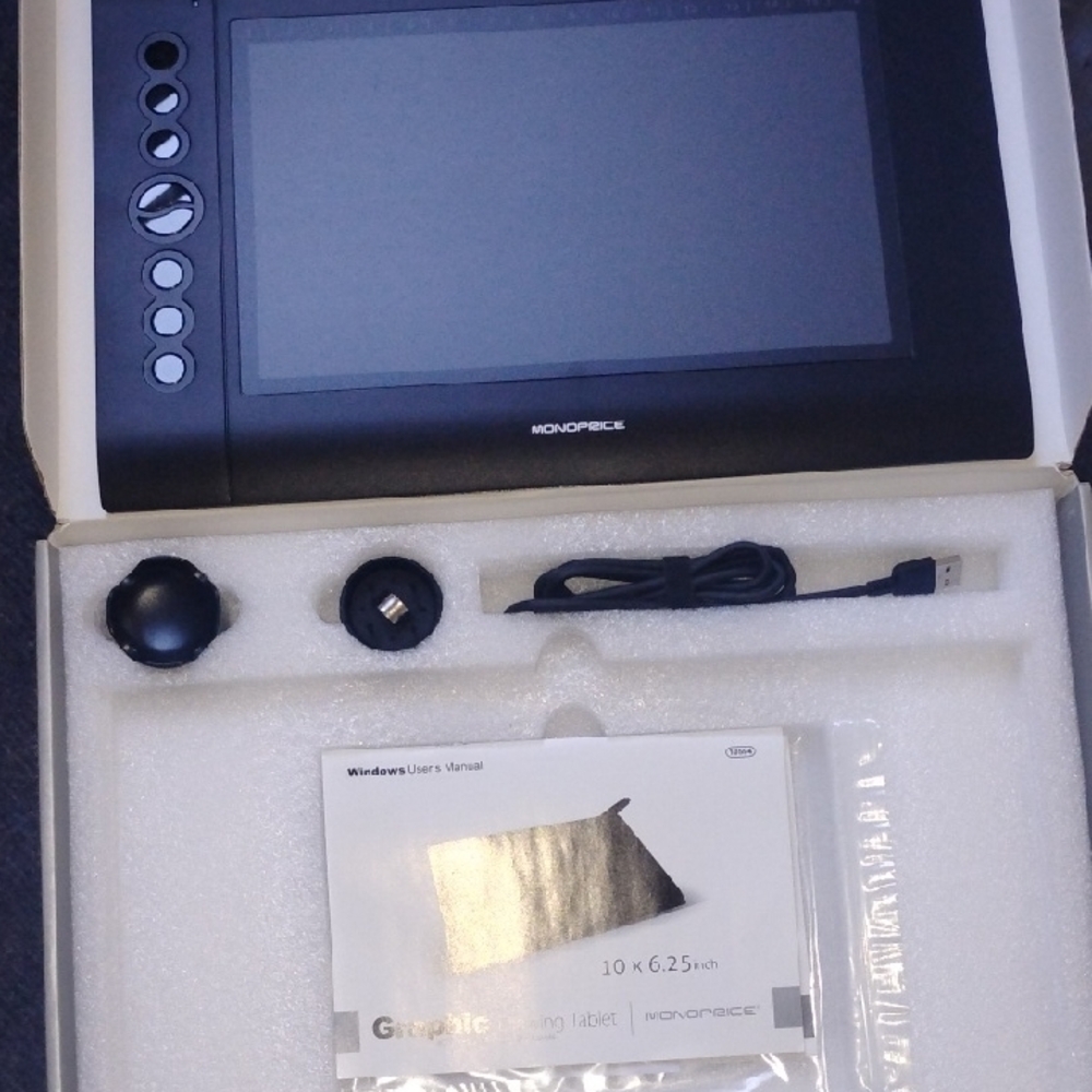 Black Graphics Tablet - Picture 2 of 8